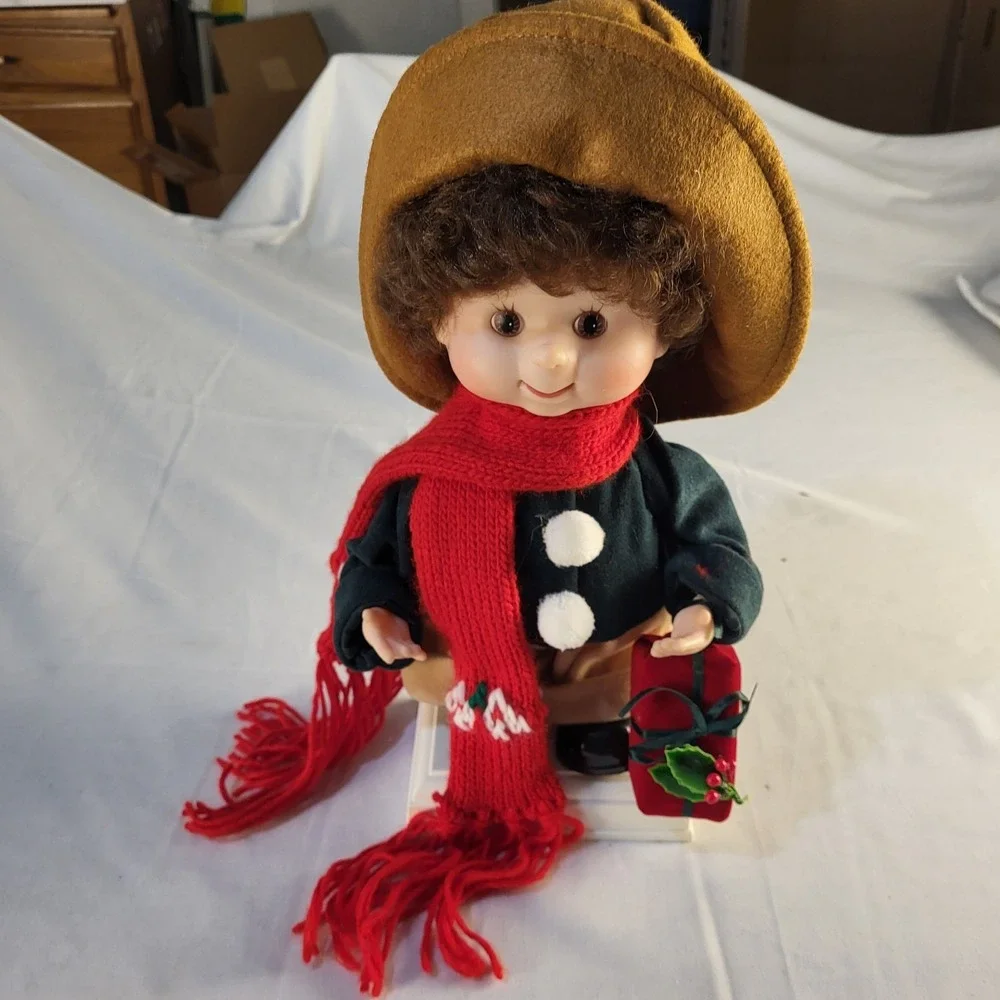 Vtg Set Of 2 SANTA'S BEST Animated Christmas UNDERCOVER KIDS Carolers